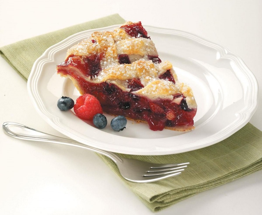 Летний пирог снежной зимой: Flaky Bumbleberry Pie