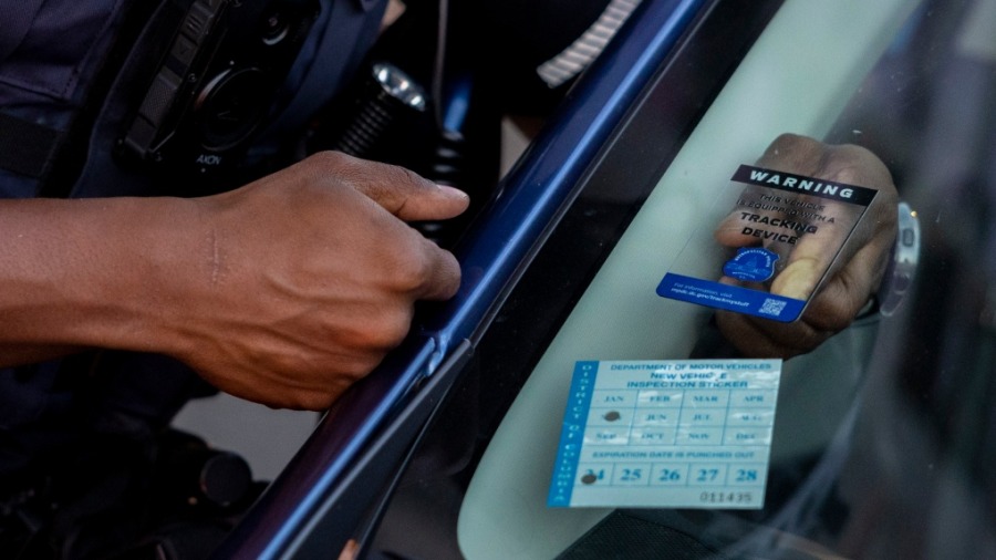 Зачем преступники могут установить трекер на ваше авто