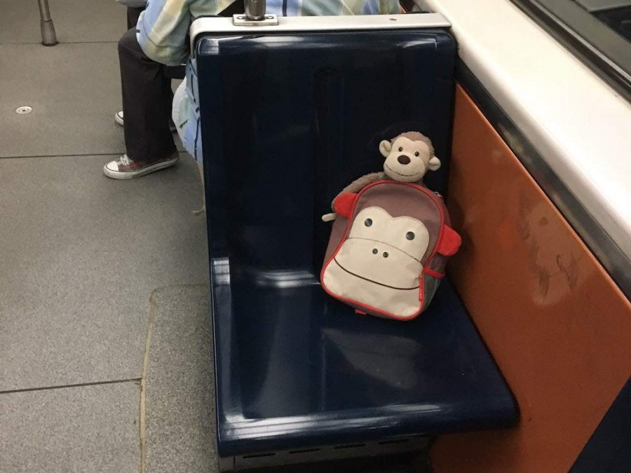 Из забытого в метро: рюкзаки, драгоценности и инвалидная коляска