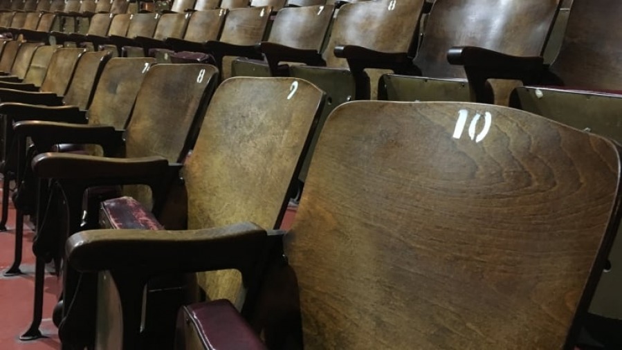 Театр Шербрука распродал две сотни старых сидений, но одно не продаст никогда 