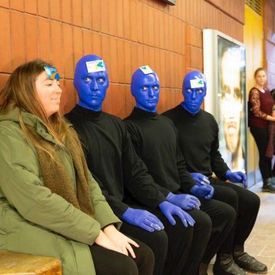 Blue Man Group прокатилась в монреальском метро 