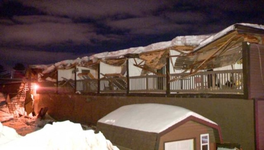 Из-за сильного снегопада в Квебеке обрушились крыши четырез домов