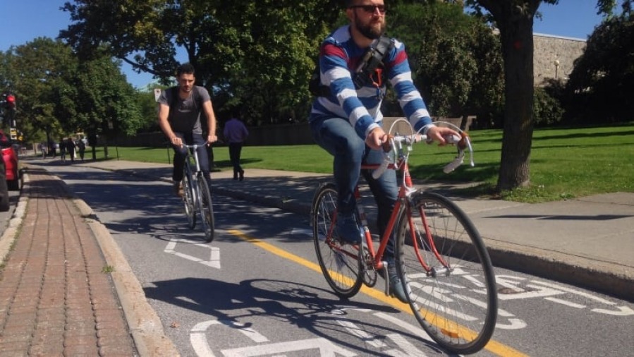 Велосипедисты теперь могут пересекать улицу на зеленый свет для пешеходов