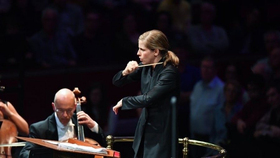 Невероятный дебют дирижера Карины Канеллакис с Симфоническим оркестром Монреаля